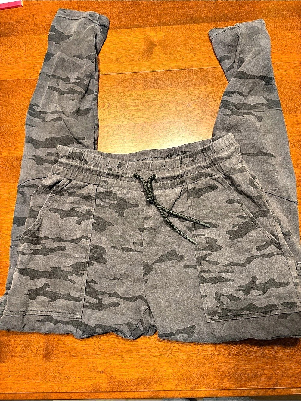 Alphalete joggers identity cargo in “terrain camo”